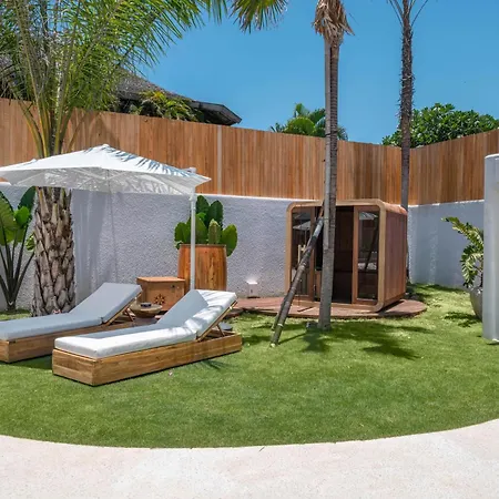 Berawa Breeze: Chic 4Br Beachside Oasis