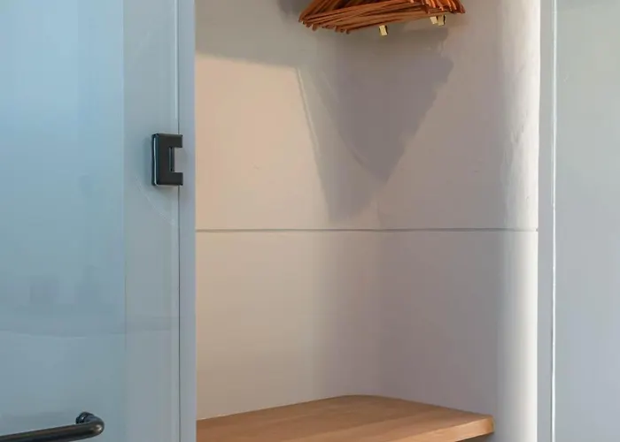 Berawa Breeze - Chic 4br Beachside Oasis With Sauna Canggu