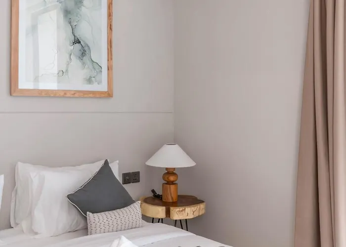 Berawa Breeze - Chic 4br Beachside Oasis With Sauna Canggu