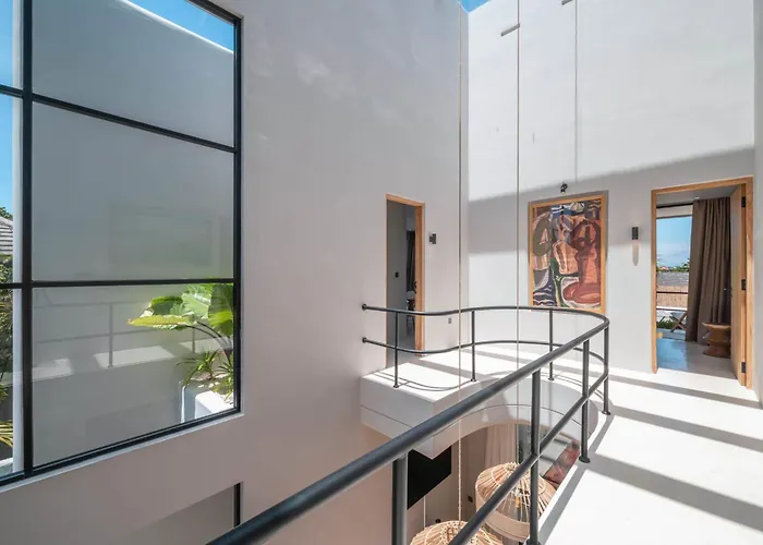 Berawa Breeze - Chic 4br Beachside Oasis With Sauna