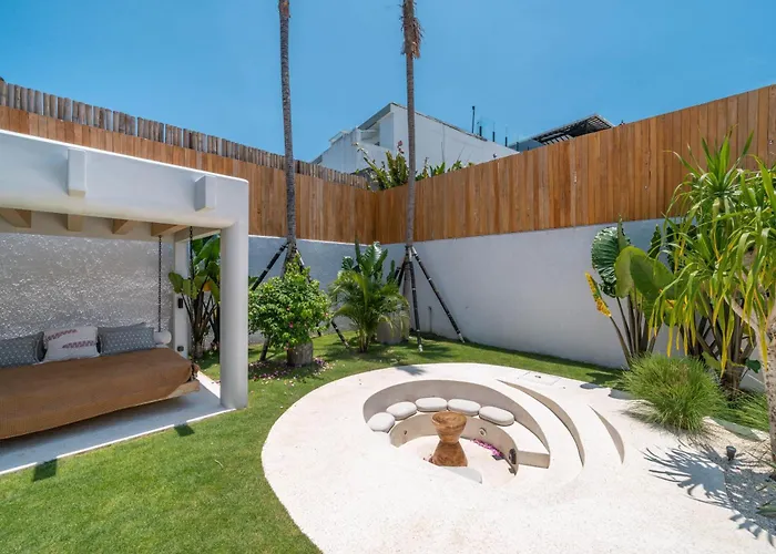 Berawa Breeze - Chic 4br Beachside Oasis With Sauna Villa