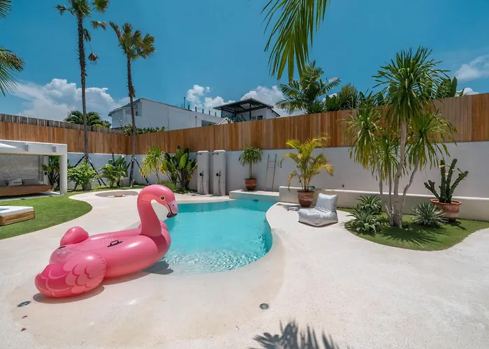Villa Berawa Breeze - Chic 4br Beachside Oasis With Sauna