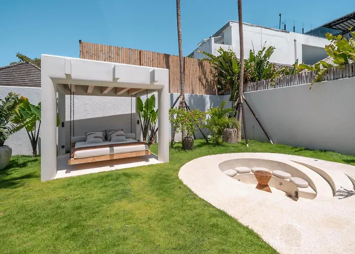 Berawa Breeze - Chic 4br Beachside Oasis With Sauna Villa *
