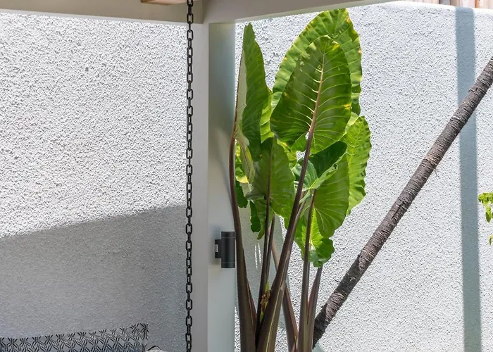 Berawa Breeze - Chic 4br Beachside Oasis With Sauna *