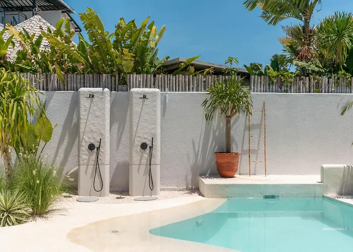Berawa Breeze - Chic 4br Beachside Oasis With Sauna Villa *