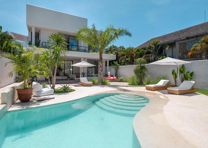 Berawa Breeze - Chic 4br Beachside Oasis With Sauna * Canggu