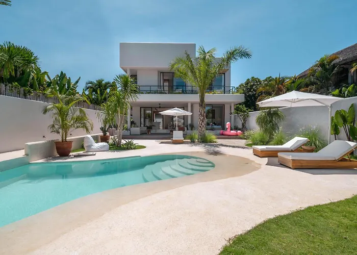 Berawa Breeze - Chic 4br Beachside Oasis With Sauna * Canggu