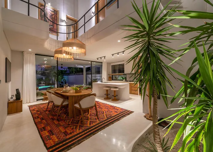 Berawa Breeze - Chic 4br Beachside Oasis With Sauna Villa