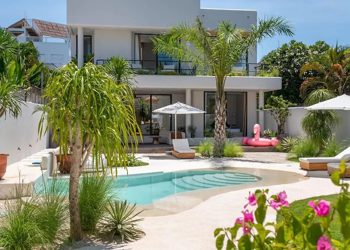 Villa Berawa Breeze - Chic 4br Beachside Oasis With Sauna