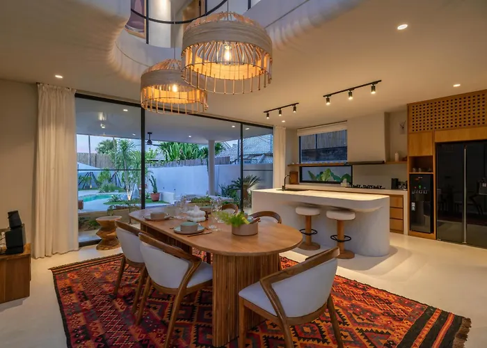 Berawa Breeze - Chic 4br Beachside Oasis With Sauna * Canggu