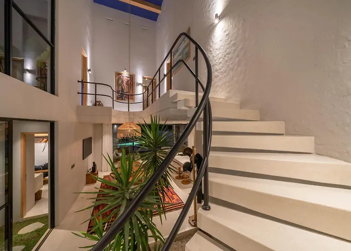 Berawa Breeze - Chic 4br Beachside Oasis With Sauna Villa