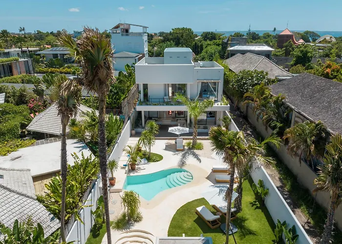 Berawa Breeze - Chic 4br Beachside Oasis With Sauna Villa Canggu