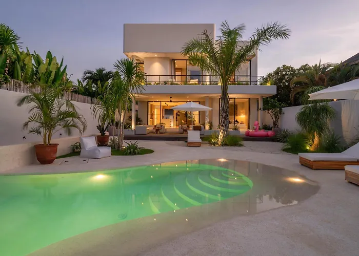 Berawa Breeze - Chic 4br Beachside Oasis With Sauna *