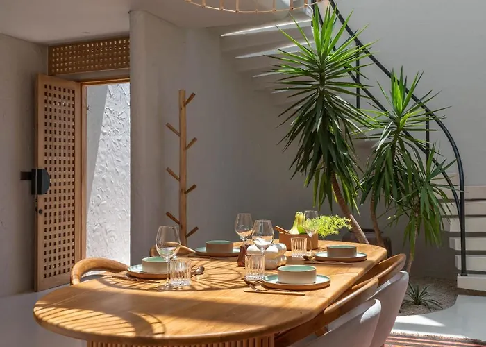 Berawa Breeze - Chic 4br Beachside Oasis With Sauna *