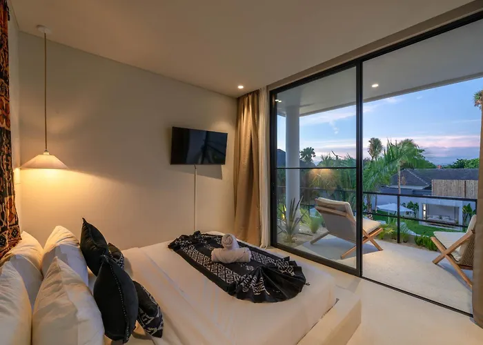 Villa Berawa Breeze - Chic 4br Beachside Oasis With Sauna