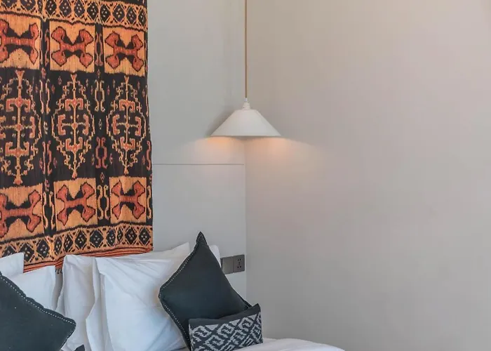 Berawa Breeze - Chic 4br Beachside Oasis With Sauna Canggu