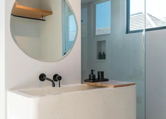 Berawa Breeze - Chic 4br Beachside Oasis With Sauna *
