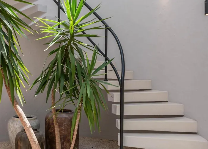 Berawa Breeze - Chic 4br Beachside Oasis With Sauna * Canggu