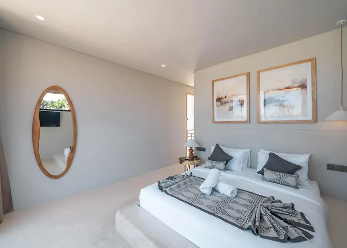 Berawa Breeze - Chic 4br Beachside Oasis With Sauna Villa
