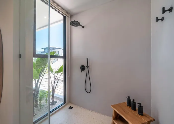 Berawa Breeze - Chic 4br Beachside Oasis With Sauna * Canggu