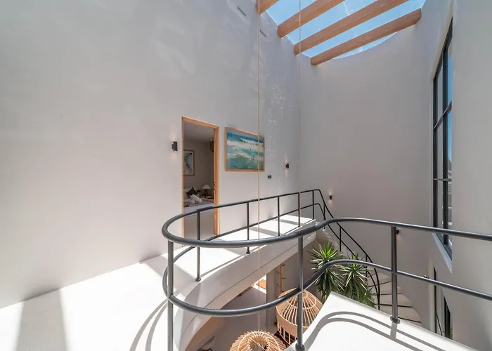Berawa Breeze - Chic 4br Beachside Oasis With Sauna Villa Canggu