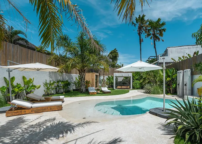 Villa Berawa Breeze - Chic 4br Beachside Oasis With Sauna